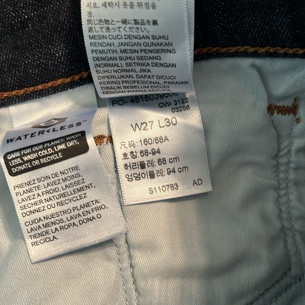 Levi’s Mid-Rise 312 Shaping Slim Leg Jean - Picture 14 of 15